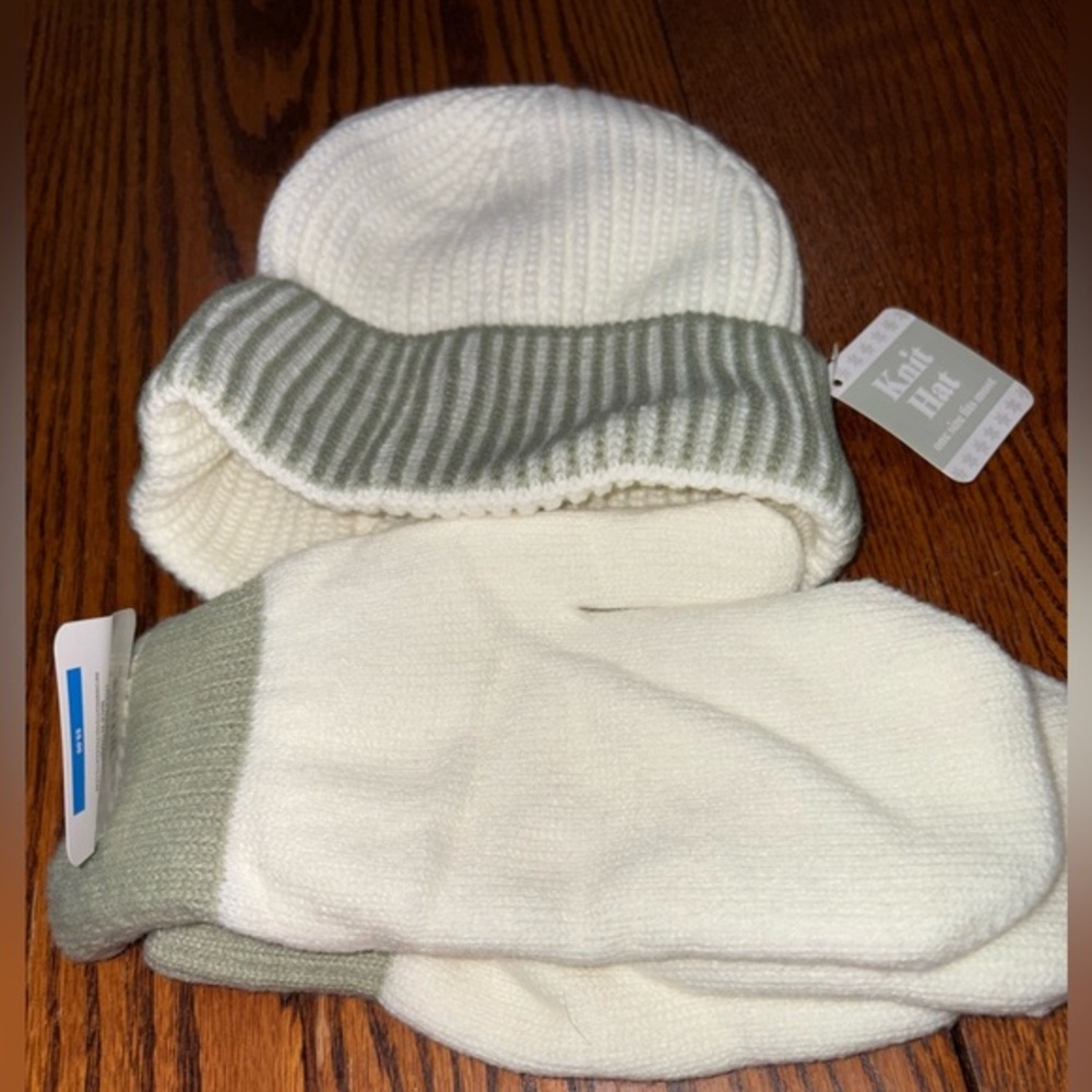 NWT BRIGHT STAR PRODUCTS HAT AND MITTEN SET BEIGE AND SAGE GREEN